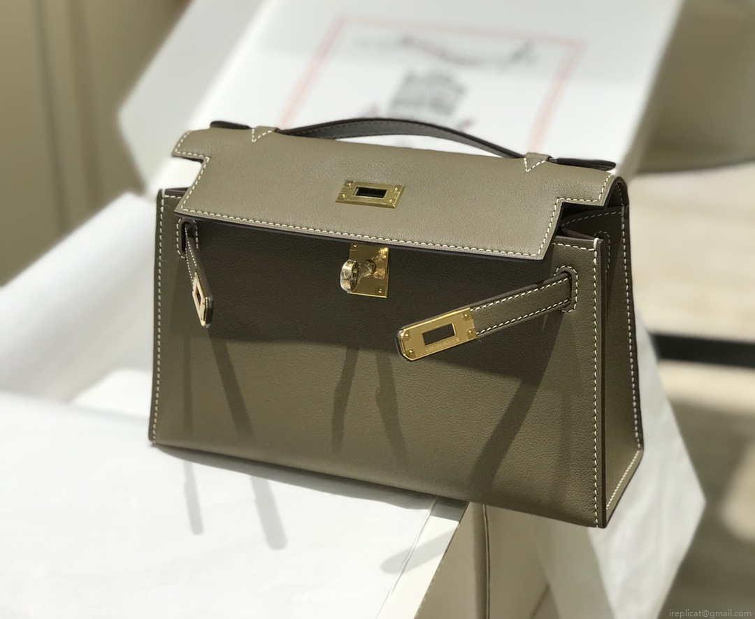 Hermes Kelly Pouchette Swift Leather clutch bag Gold H230274