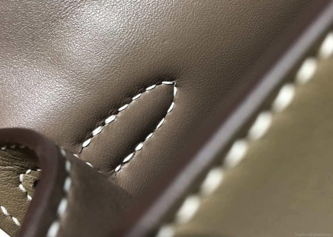 Hermes Kelly Pouchette Swift Leather clutch bag Gold H230274