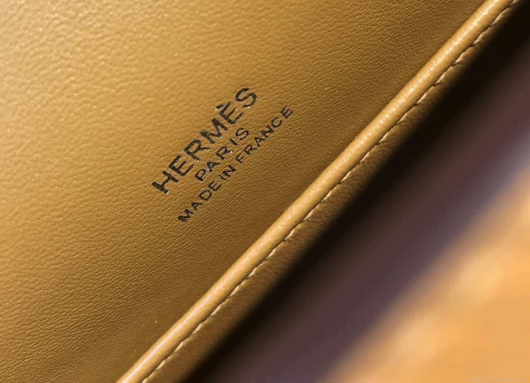 Hermes Kelly Pouchette Swift Leather clutch bag Gold H230276