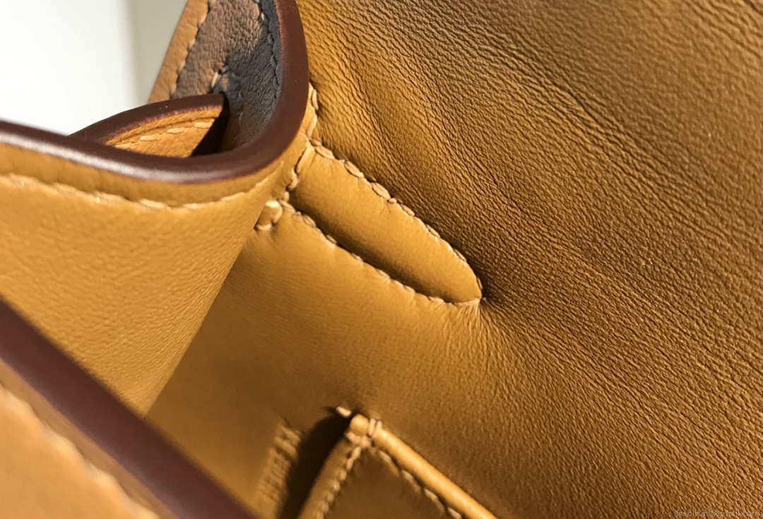Hermes Kelly Pouchette Swift Leather clutch bag Gold H230276