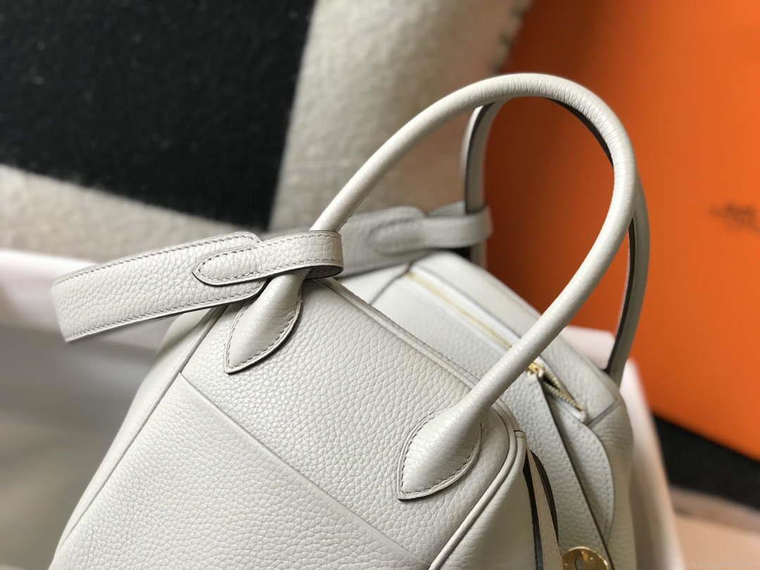 Hermes H073428 Lindy Bag 26 30 H231943