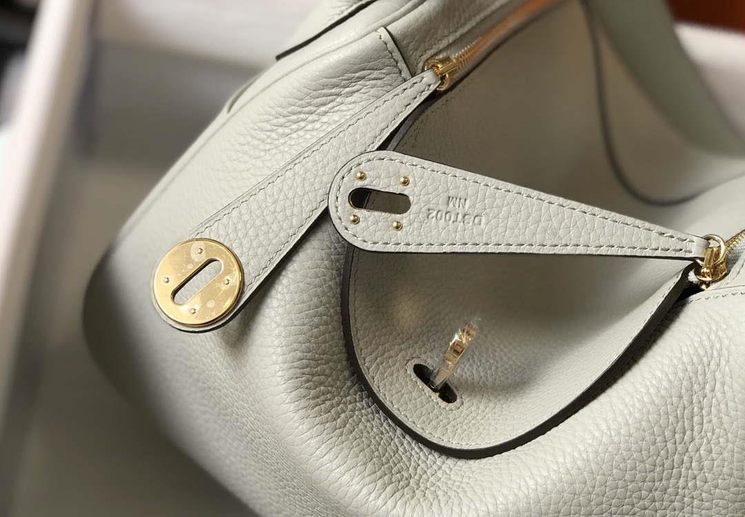 Hermes H073428 Lindy Bag 26 30 H231943