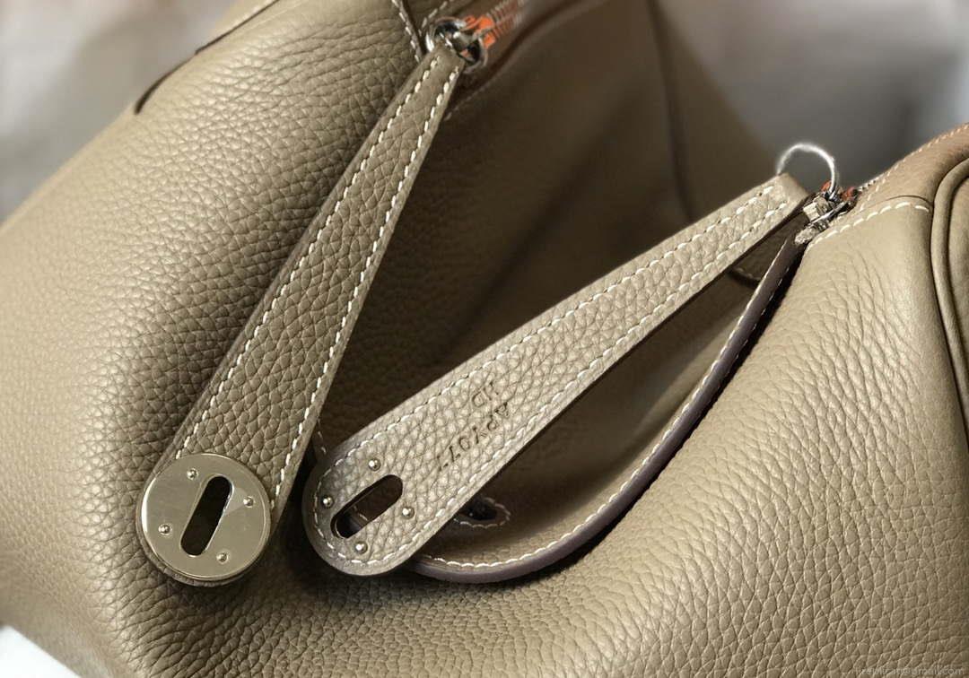 Hermes H073428 Lindy Bag 26 30 H231944