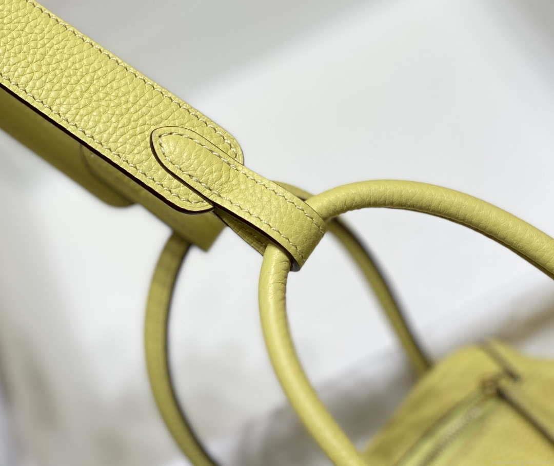 Hermes H073428 Lindy Bag 26 30 H231955