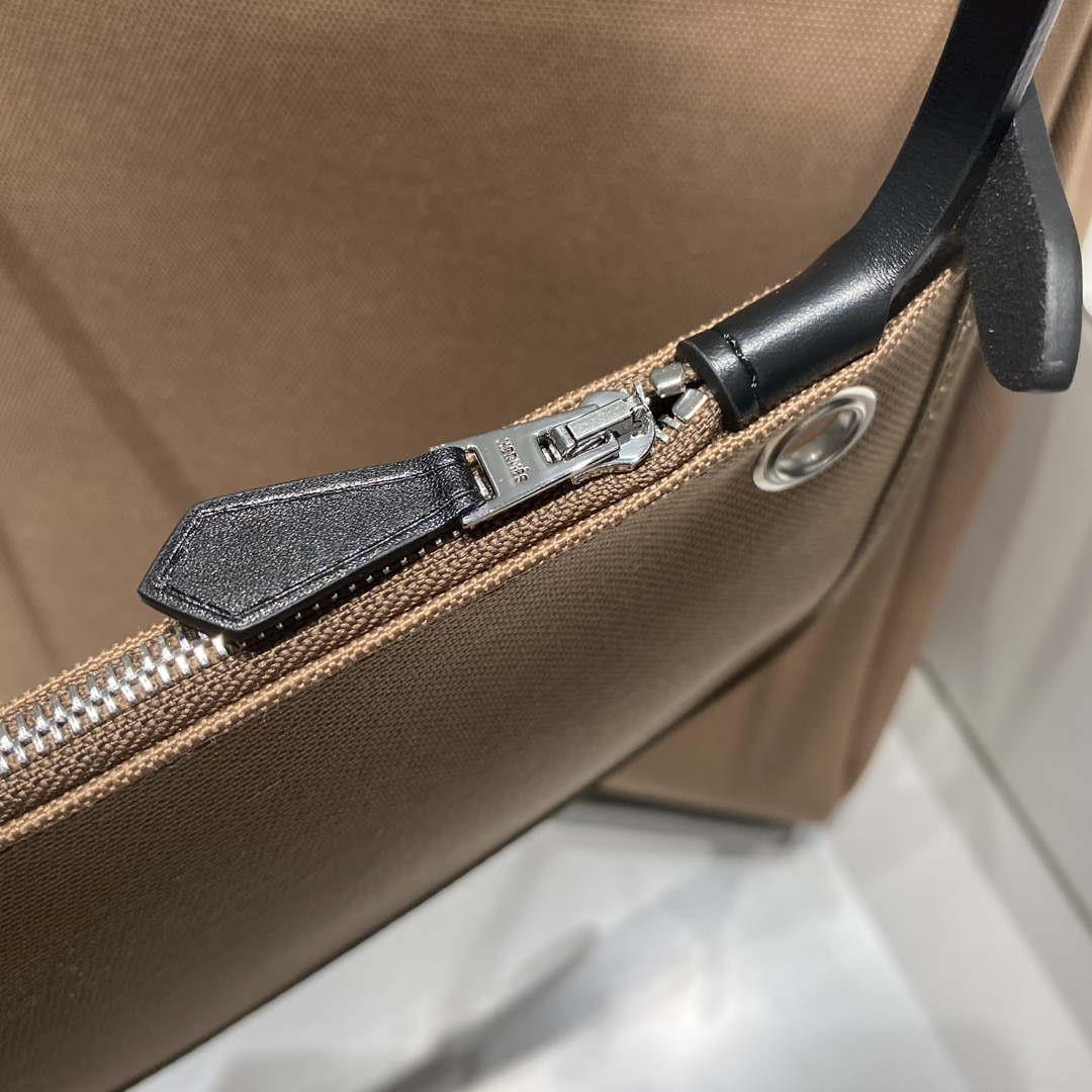 Hermes H084076CKAD A Dos Zip Retourne Herbag Backpack Toile Vache Hunter Ebene H60067