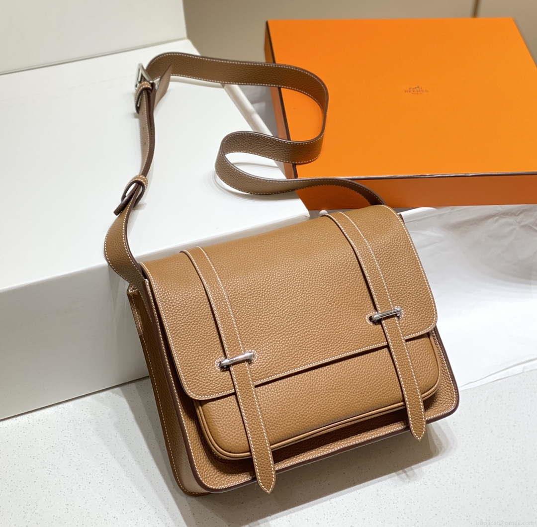 Hermes H074774CK37 Steve light messenger bag Brown