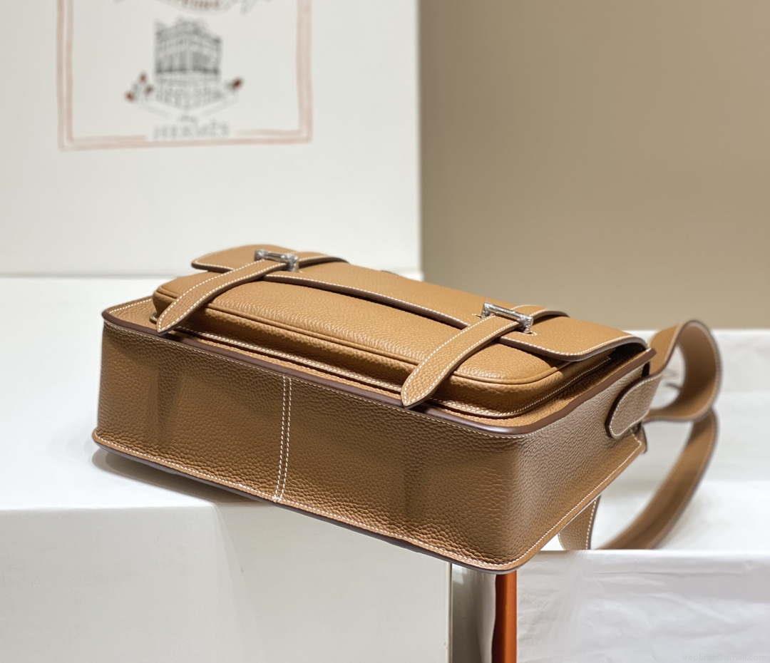 Hermes H074774CK37 Steve light messenger bag Brown