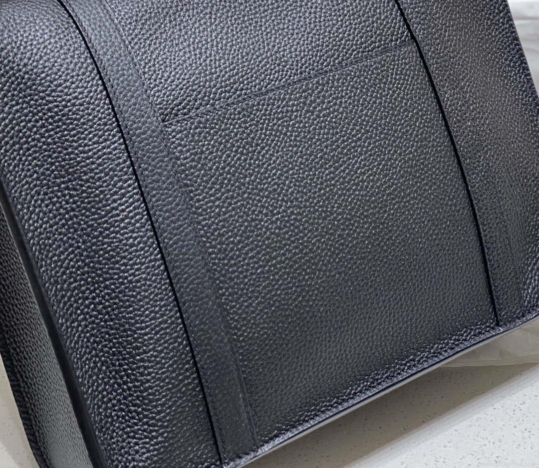 Hermes H074774CK37 Steve light messenger bag Black