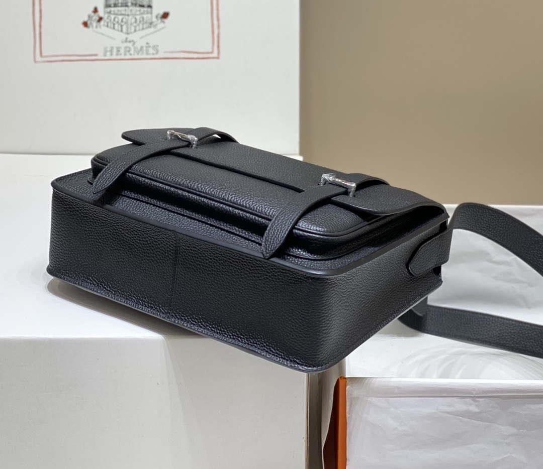 Hermes H074774CK37 Steve light messenger bag Black