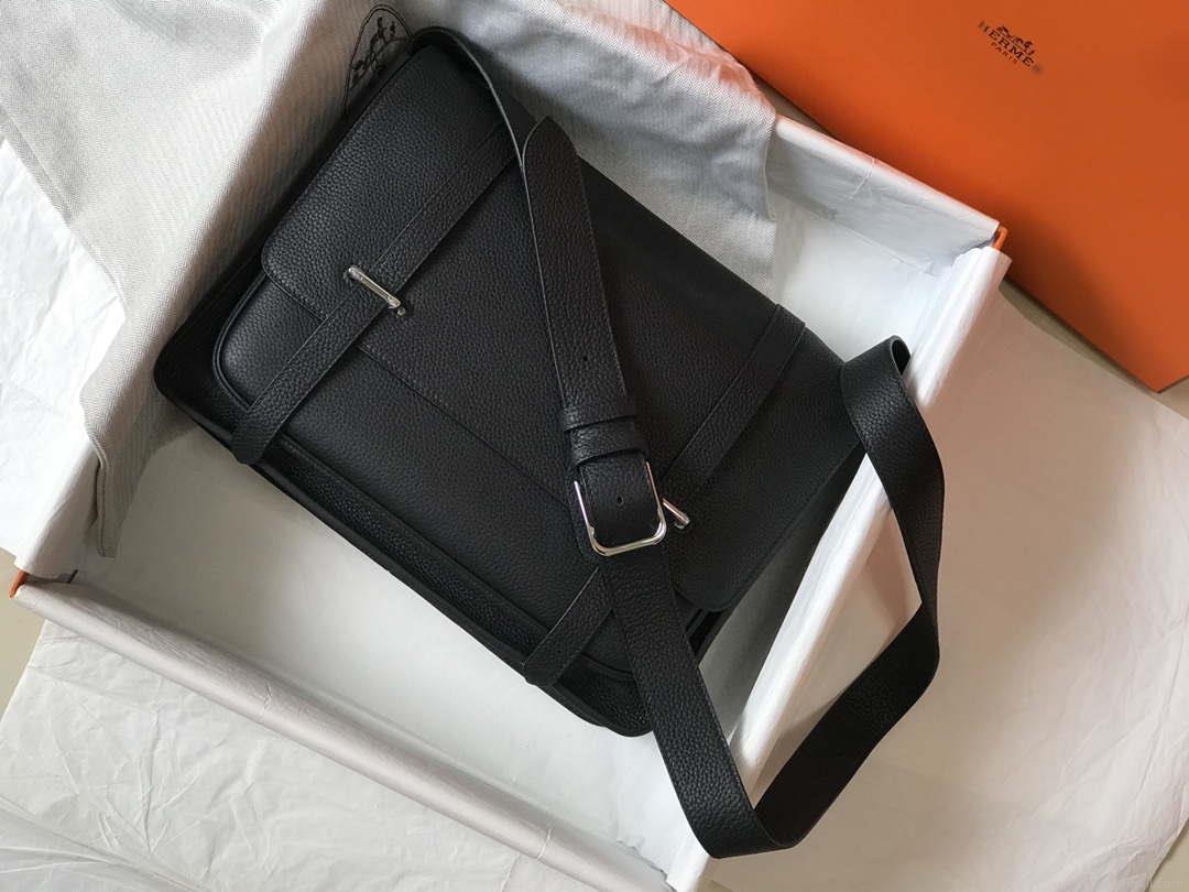 Hermes H074774CK37 Steve light messenger bag 34cm Black