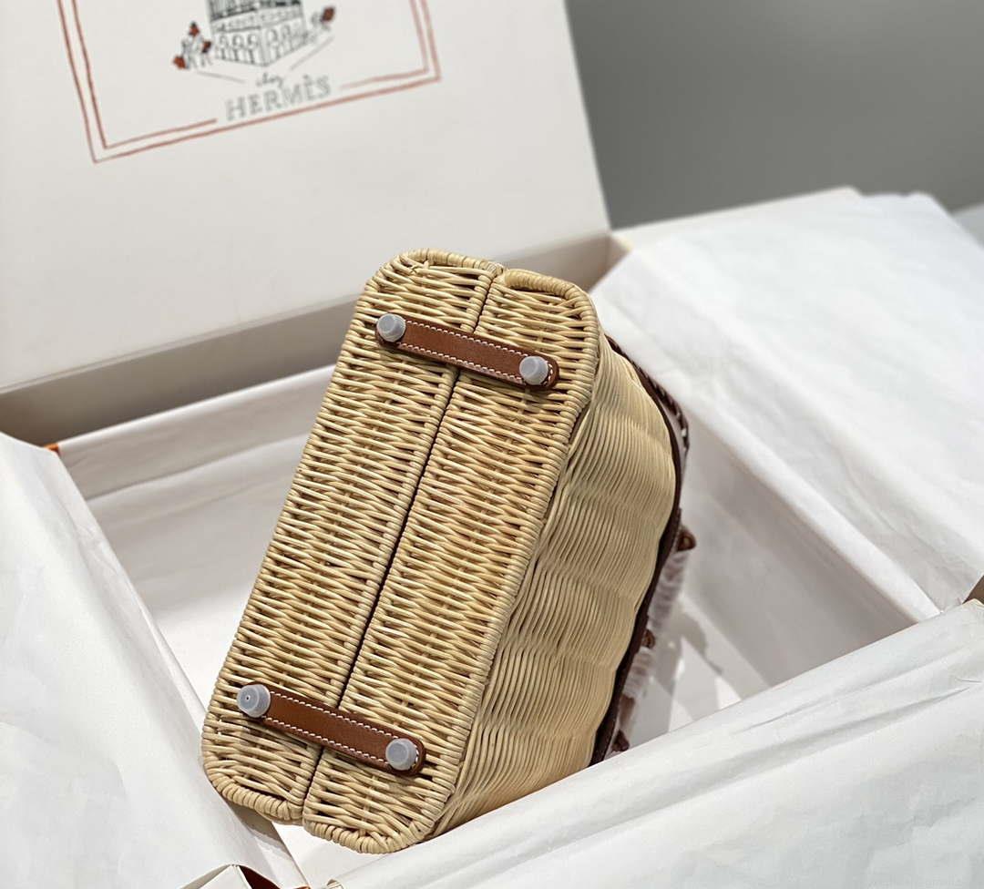 Hermes Picnic Bolide Barenia Palladium Hardware H21809