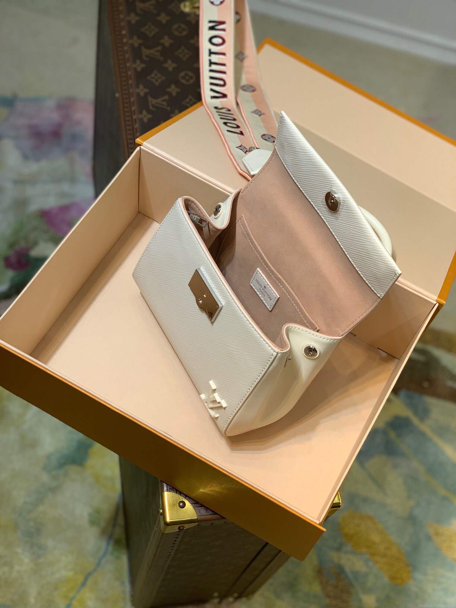 LV M58928 Louis Vuitton Cluny Mini Handbag Quartz