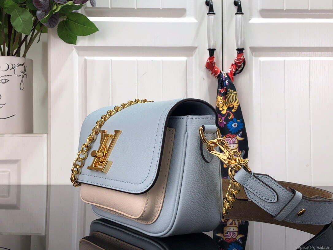 LV M59984 Louis Vuitton Lockme Tender Bleu