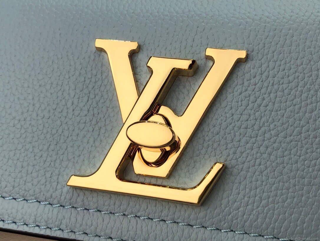 LV M59984 Louis Vuitton Lockme Tender Bleu