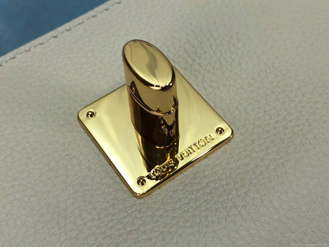 LV M59984 Louis Vuitton Lockme Tender Bleu