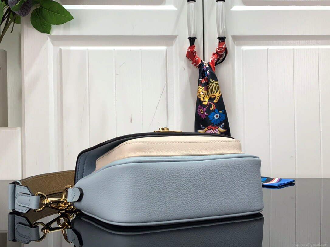 LV M59984 Louis Vuitton Lockme Tender Bleu