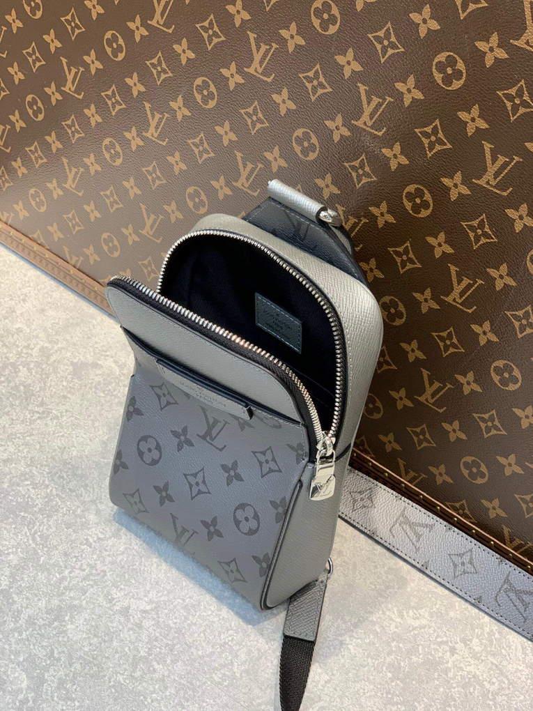 LV M30833 Louis Vuitton Outdoor Slingbag Gunmetal gray