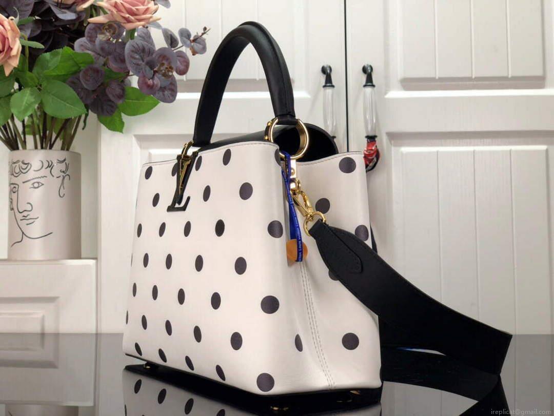 LV M20373 Louis Vuitton Capucines MM Handbag