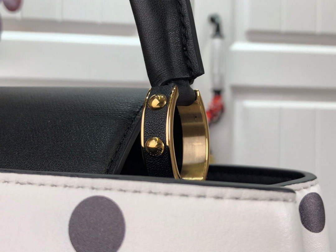 LV M20373 Louis Vuitton Capucines MM Handbag