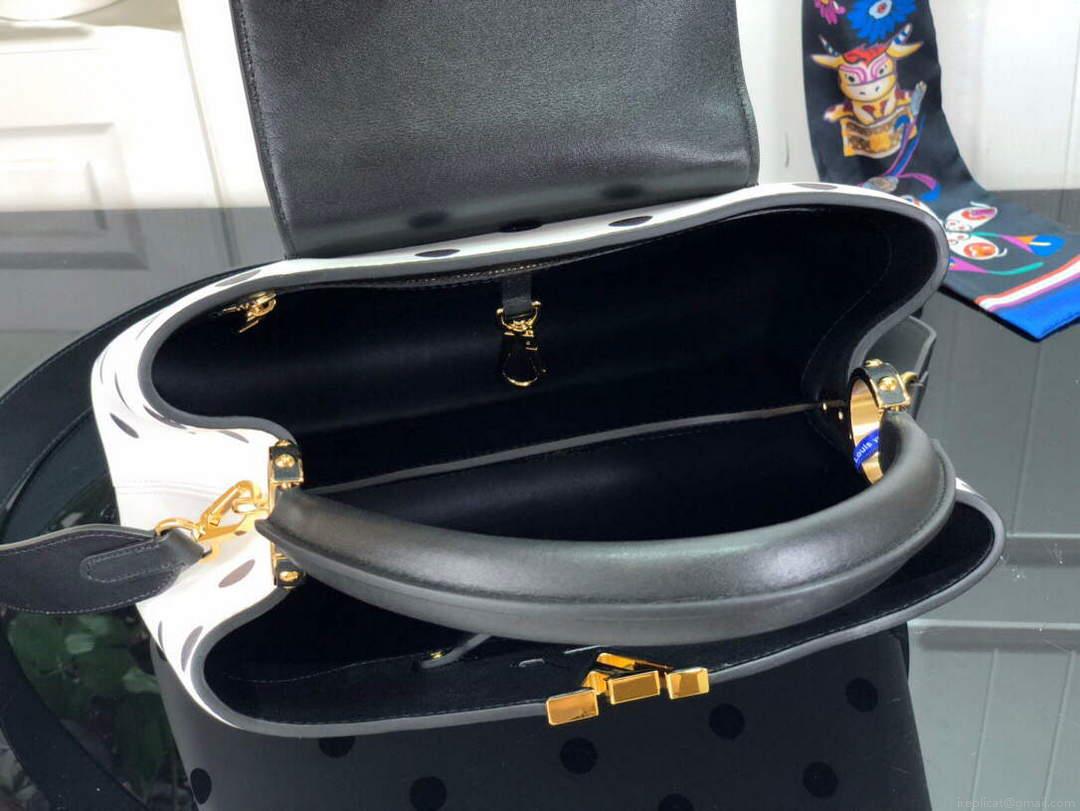 LV M20373 Louis Vuitton Capucines MM Handbag