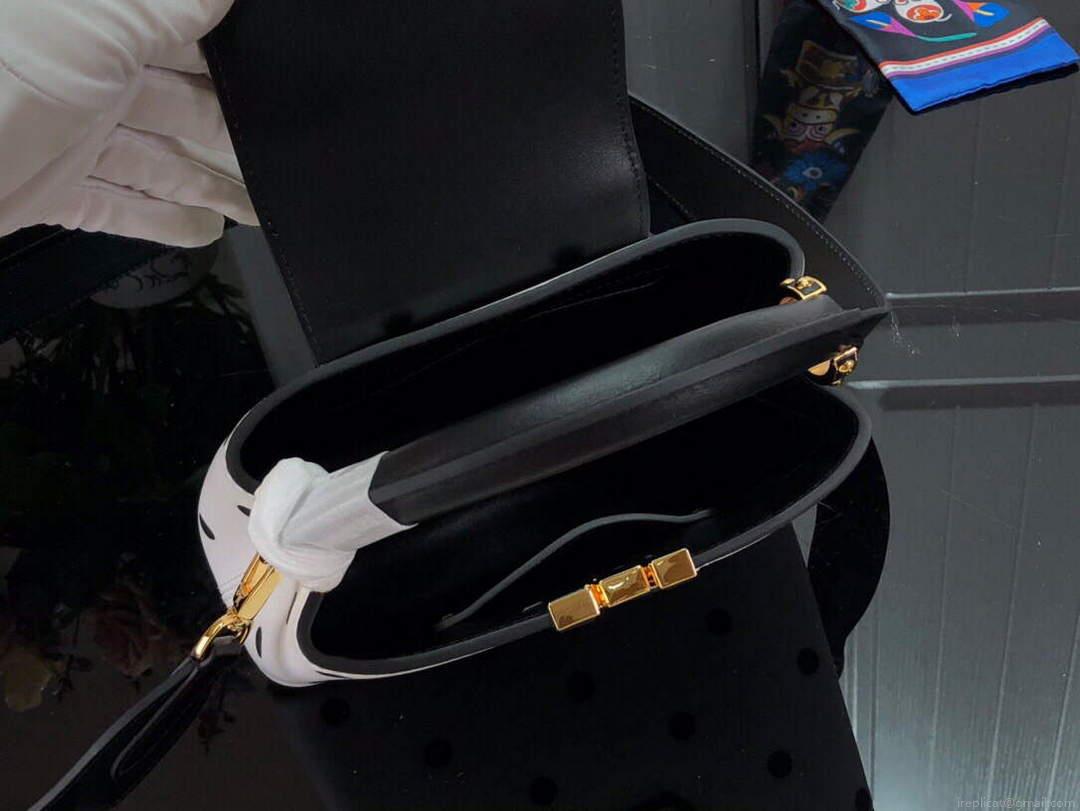 LV M20373 Louis Vuitton Capucines Mini Bag