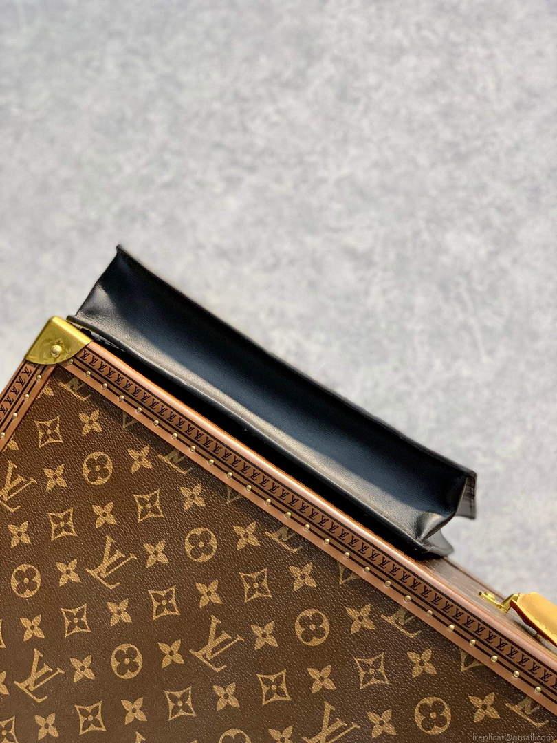 LV M81310 Louis Vuitton Standing Pouch Other Leathers