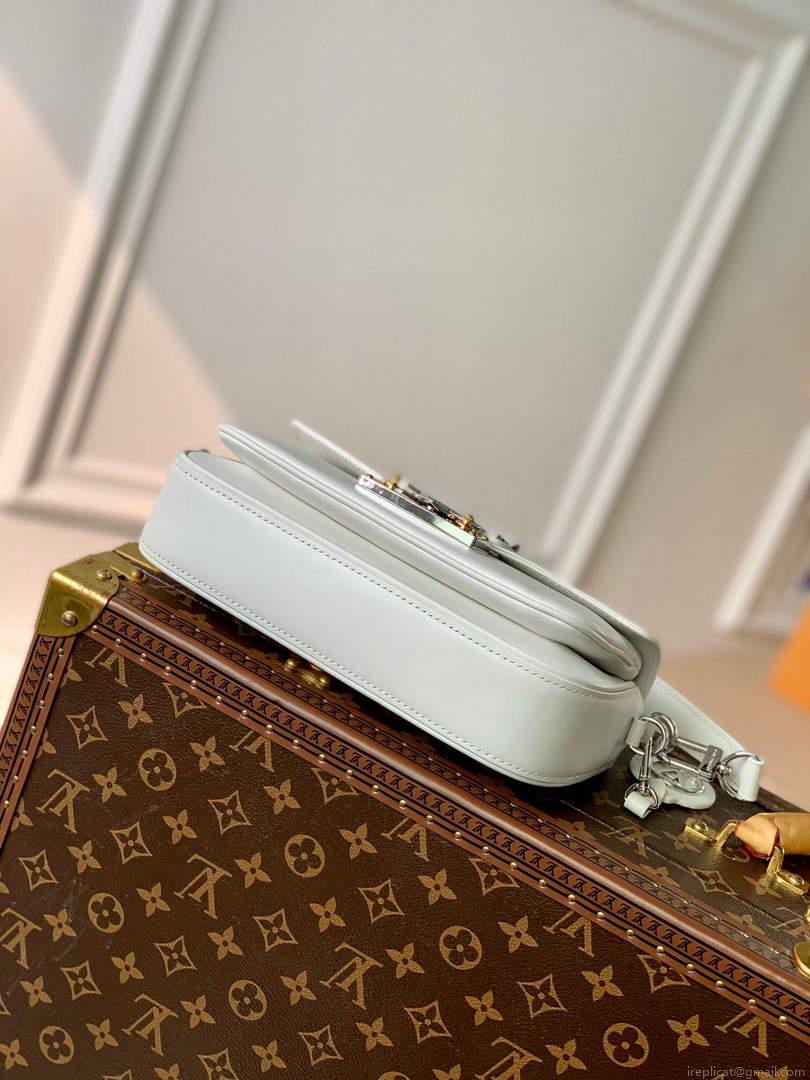 LV M20395 Louis Vuitton Swing Handbag White