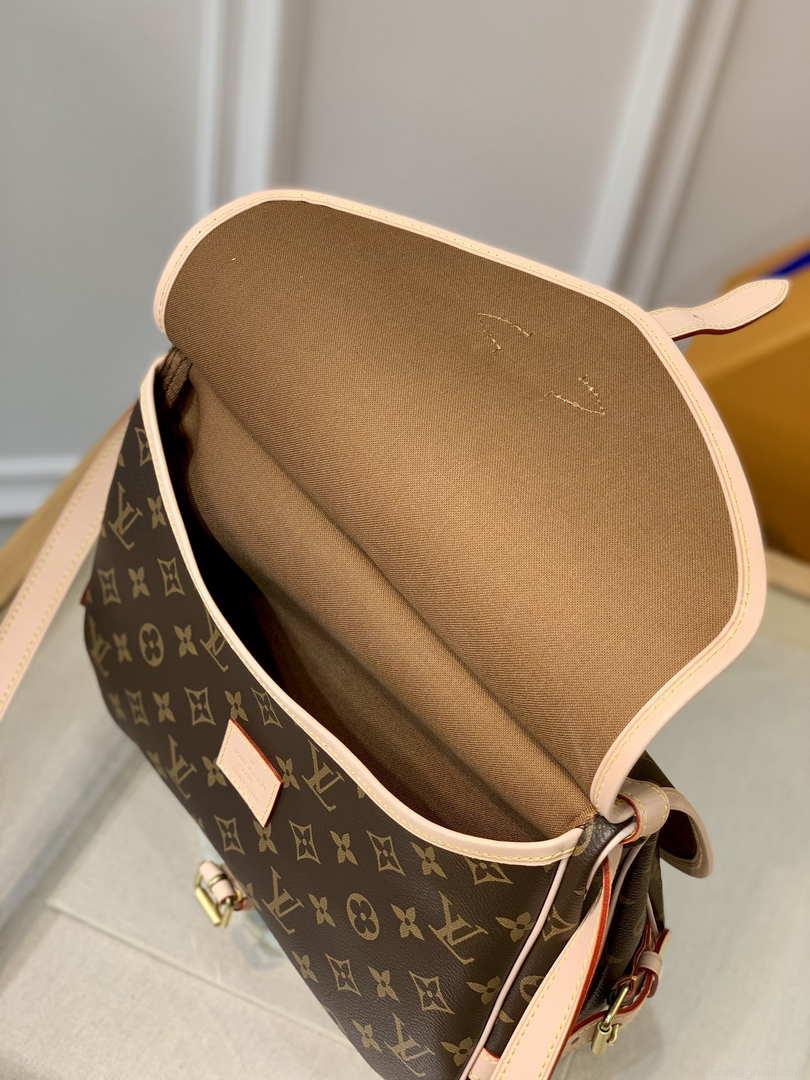 LV M40710 Louis Vuitton Saumur Messenger Monogram Bag