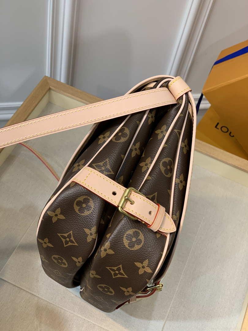 LV M40710 Louis Vuitton Saumur Messenger Monogram Bag
