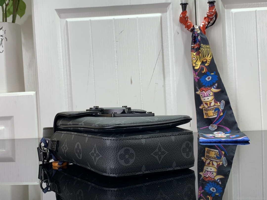 LV M81523 Louis Vuitton S-Lock Vertical Wearable Wallet Monogram eclipse