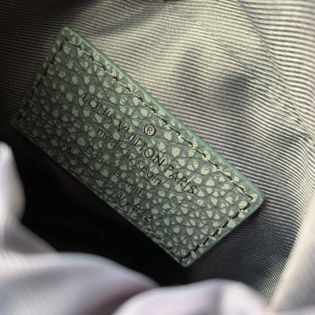 LV M81572 Louis Vuitton Chalk Pouch Bag Gray