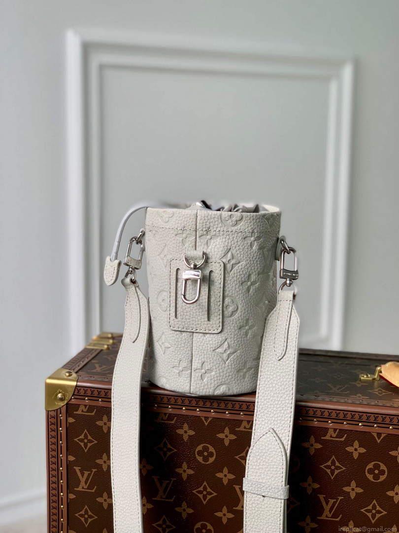 LV M81572 Louis Vuitton Chalk Pouch Bag White