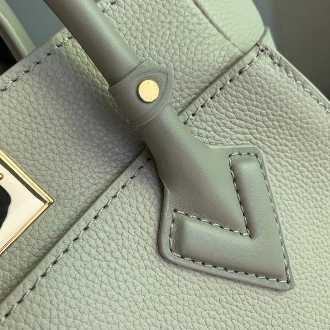 LV M57729 Louis Vuitton On My Side PM Tote Bag Beige