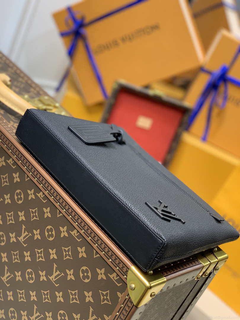Louis Vuitton M69837 LV Aerogram Pochette iPad Black