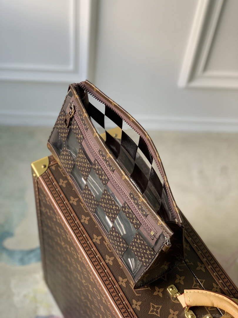 LV M81588 Louis Vuitton Standing Pouch Bag