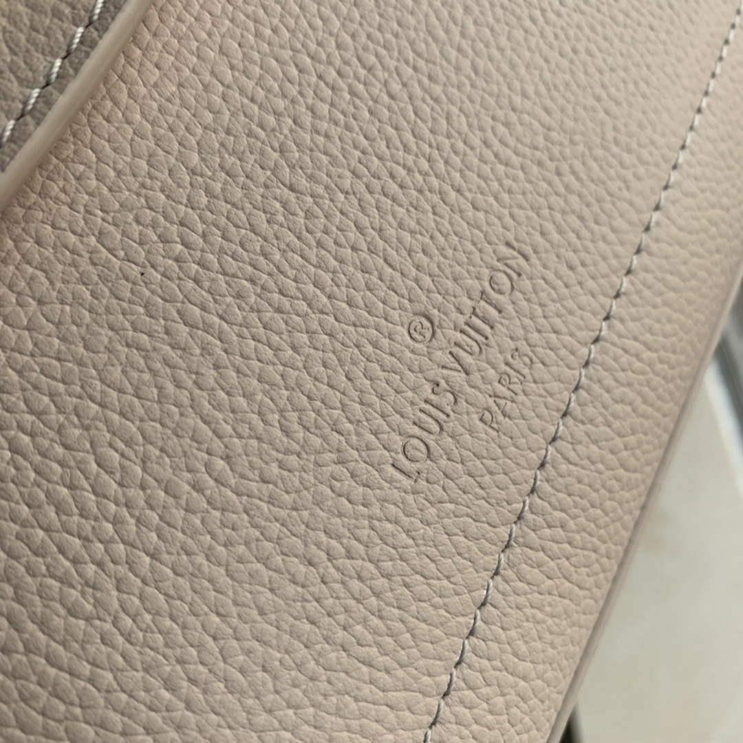 LV M21052 Louis Vuitton Lockme Ever Mini Handbag Greige