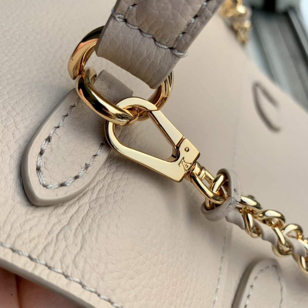 LV M21052 Louis Vuitton Lockme Ever Mini Handbag Greige