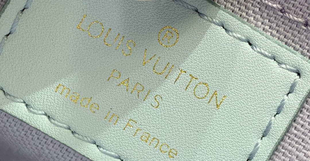 LV M81341 Louis Vuitton Louis Vuitton Petit Sac Plat Bag Monogram