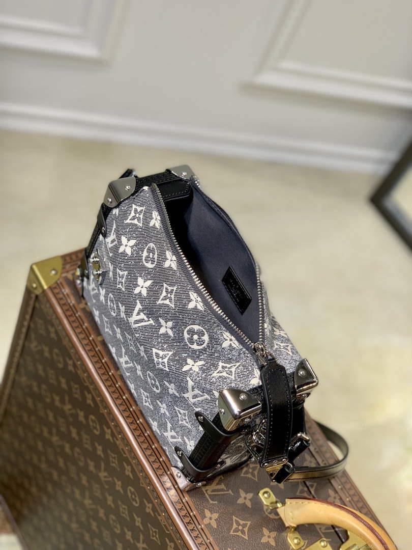 LV M21460 Louis Vuitton Side Trunk Bag