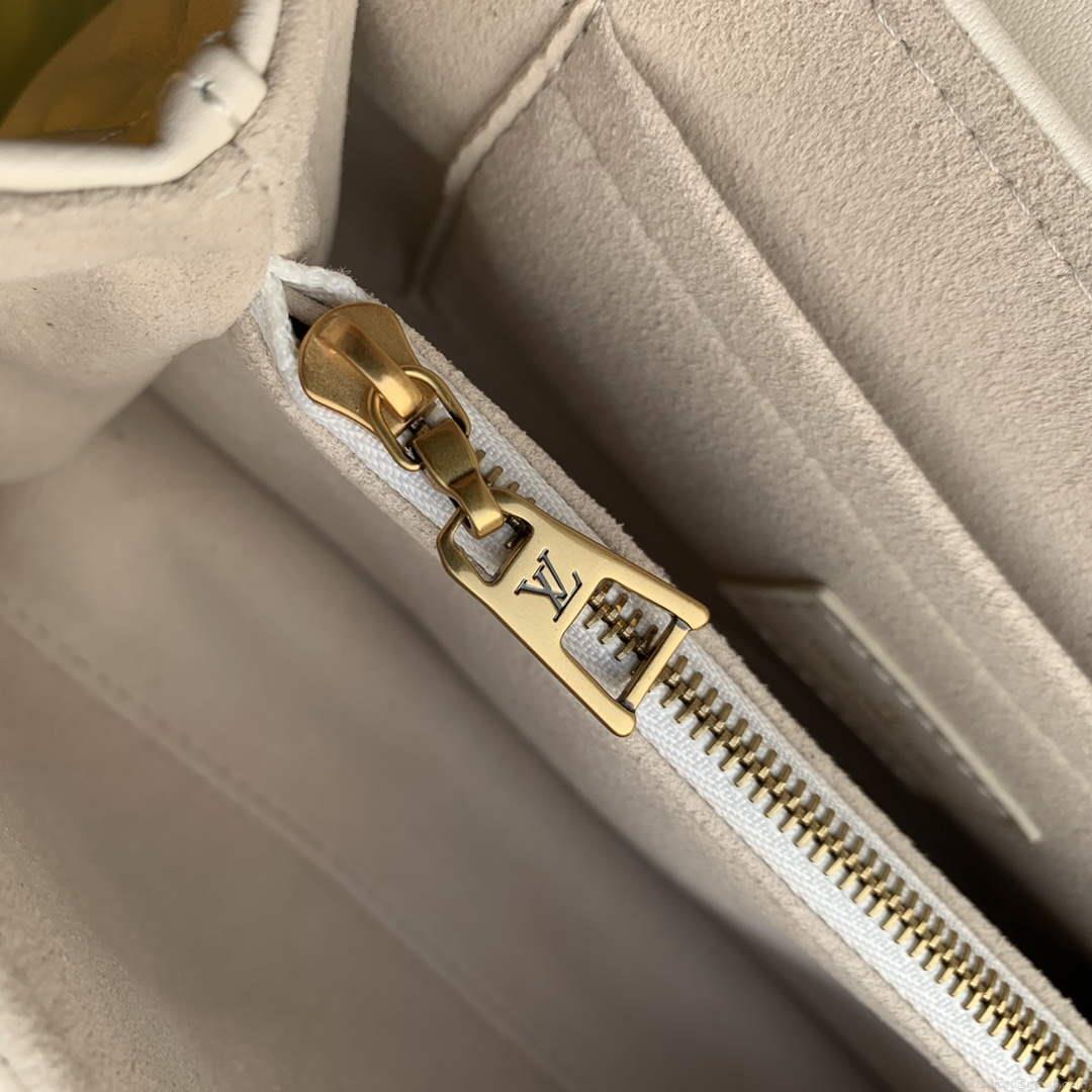 LV M21797 Louis Vuitton Hold Me Top-handle Bag Ivoire White