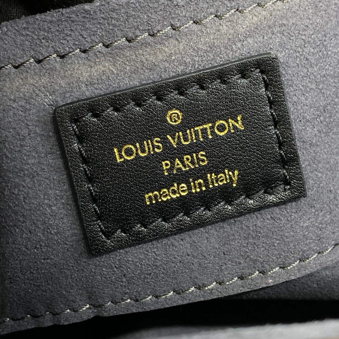 LV M22326 Louis Vuitton Monogram Clutch Black