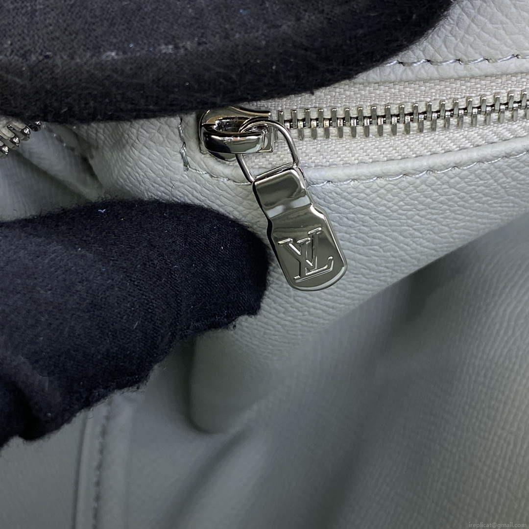 LV M82576 Louis Vuitton Dopp Kit Bag Off-white