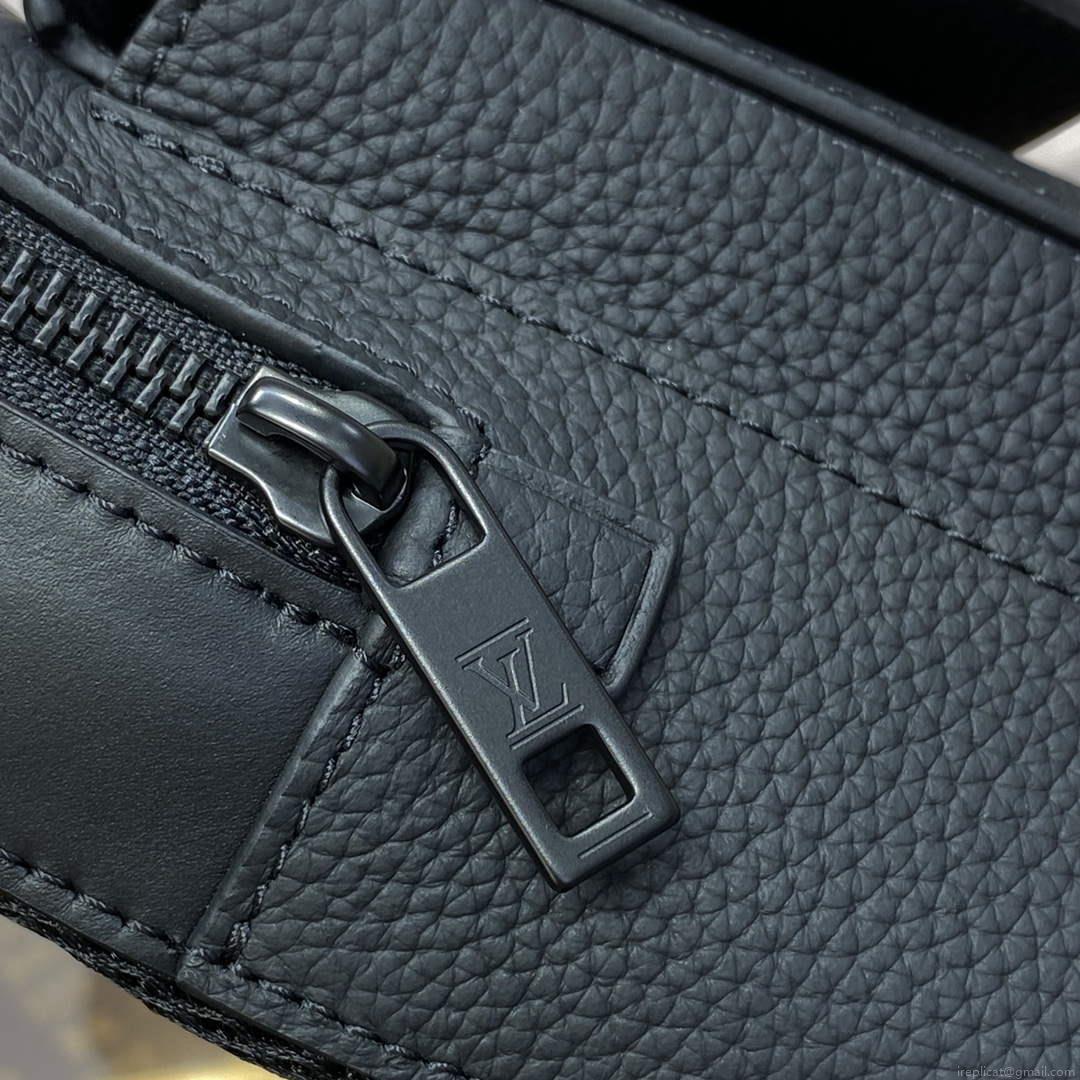 LV M23736 Louis Vuitton Pilot Slingbag Black
