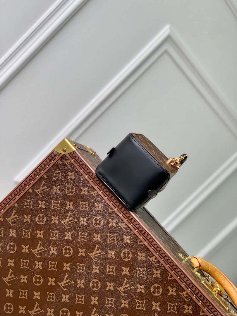 LV M47124 Louis Vuitton Dice Bag Monogram canvas
