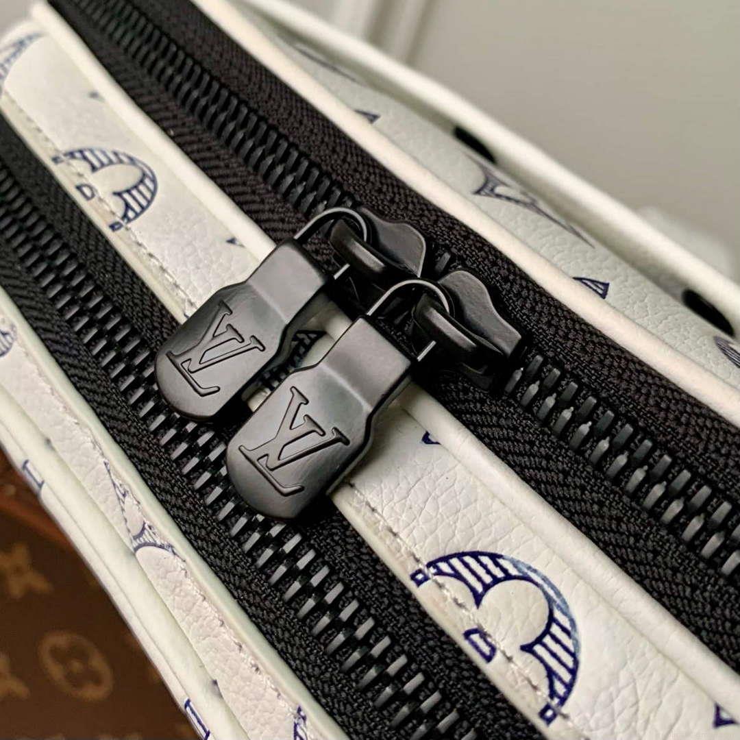 LV M83383 Louis Vuitton Alpha Wearable Wallet White/Navy