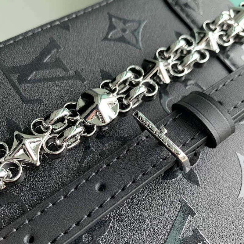 LV M11269 Louis Vuitton Camera Box Handbag Black