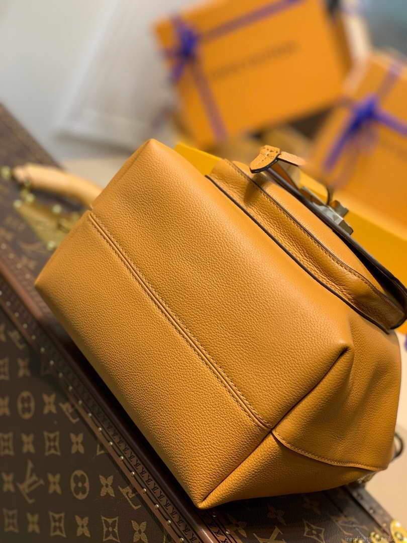 LV M57689 Louis Vuitton Lockme Bucket Bag M57687 M57688 Arizona Beige