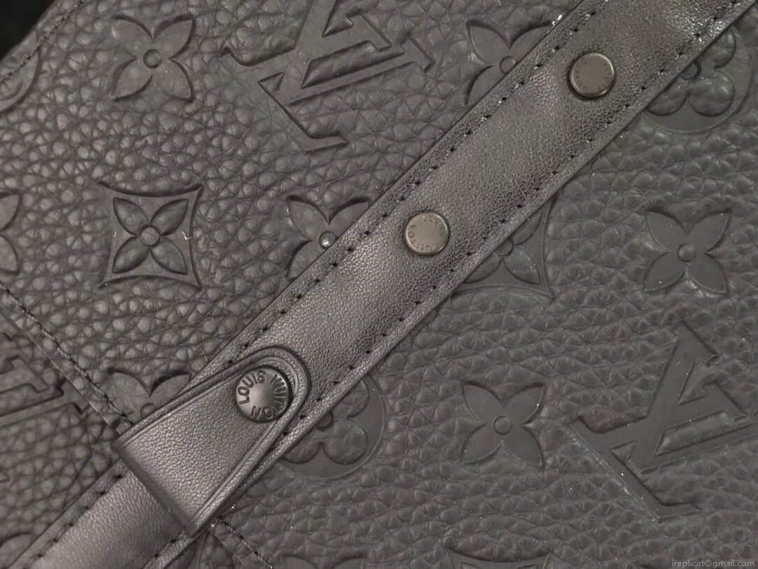 LV M57726 Louis Vuitton Trunk Messenger PM Taurillon Monogram Bag Black