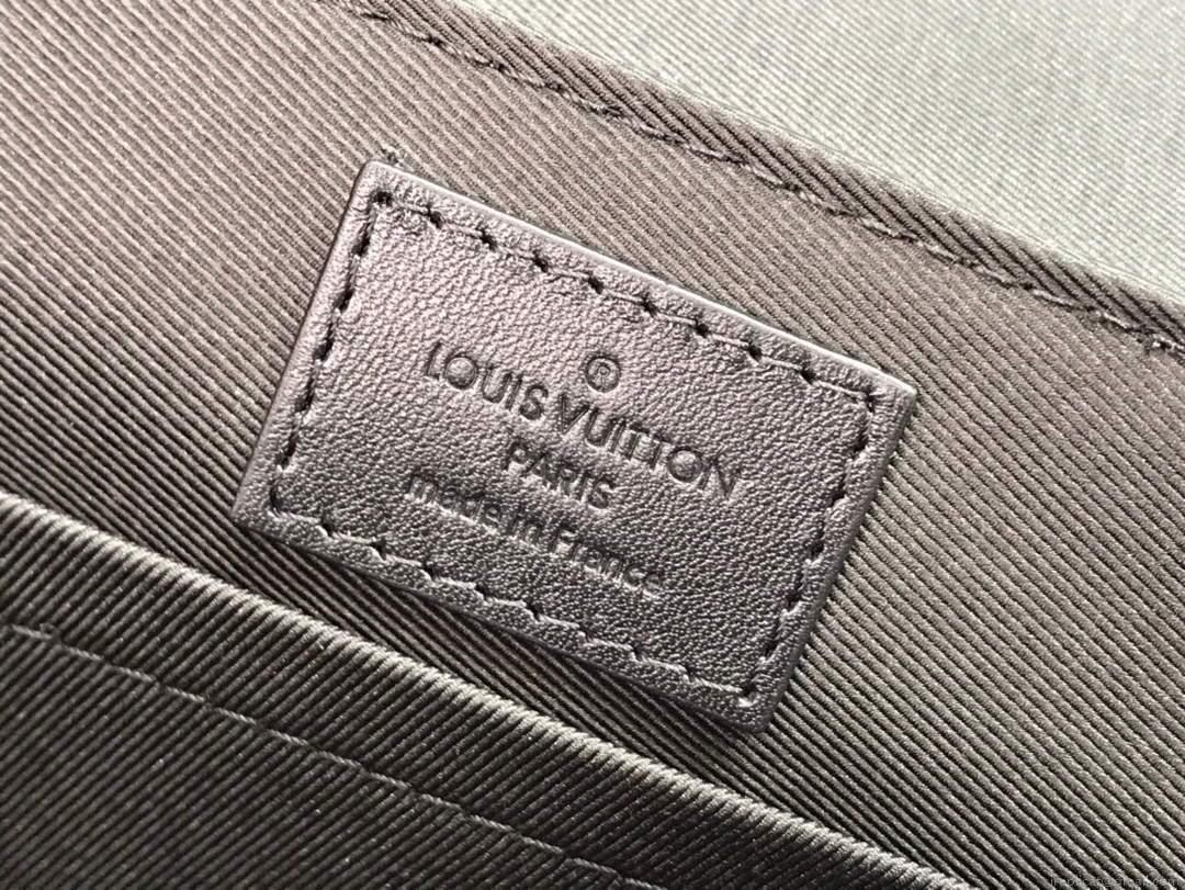 LV M57726 Louis Vuitton Trunk Messenger PM Taurillon Monogram Bag Black