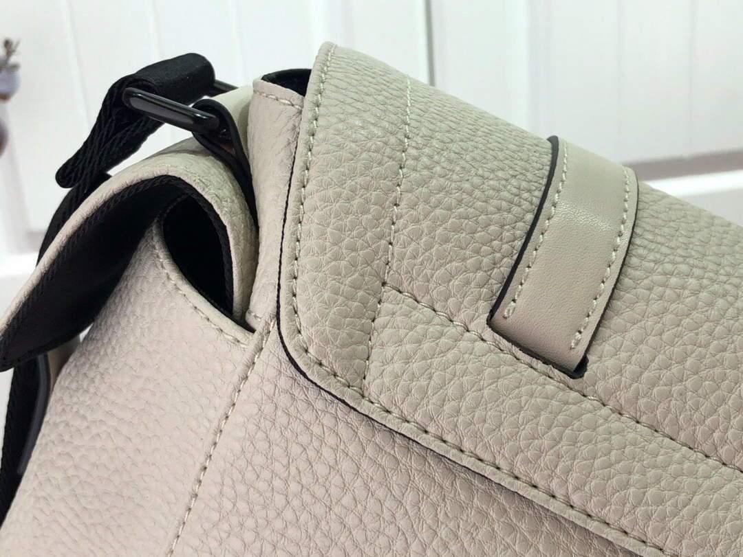 LV M58475 Louis Vuitton Christopher Messenger Bag White M58476